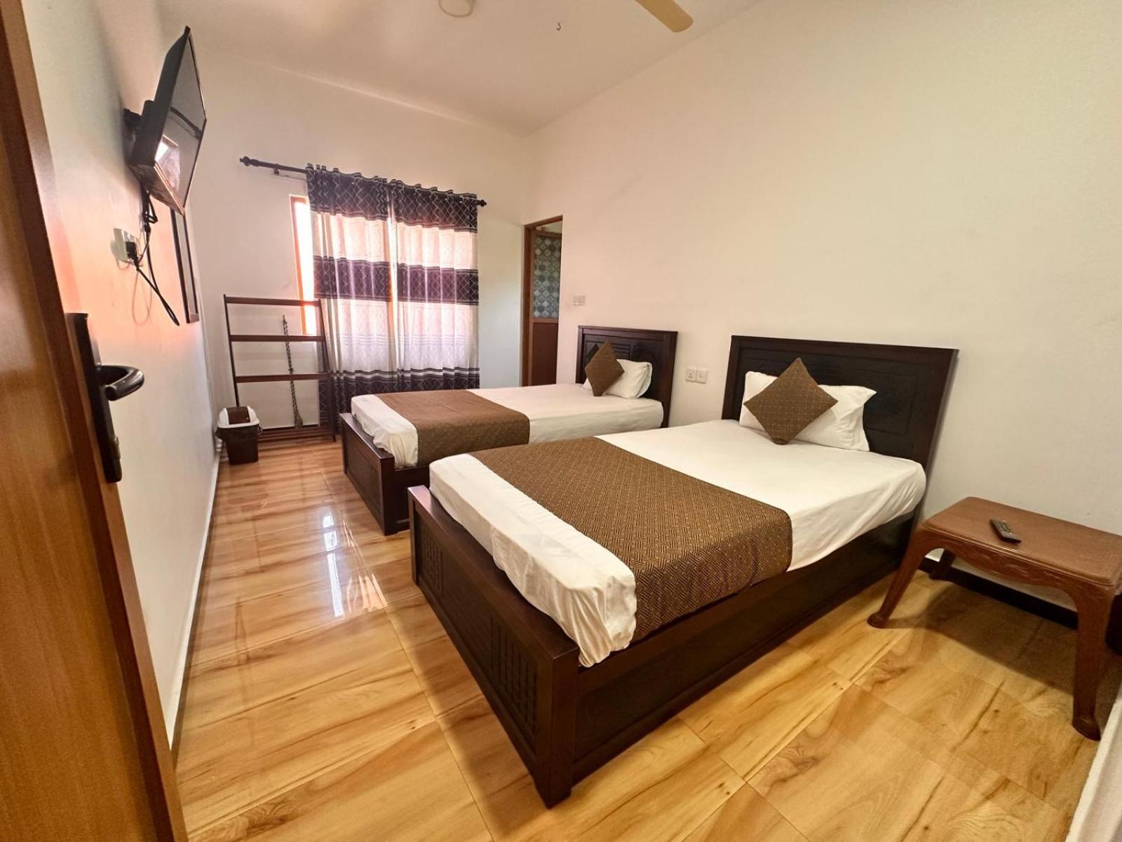 Holiday Villa Тринкомалі Екстер'єр фото