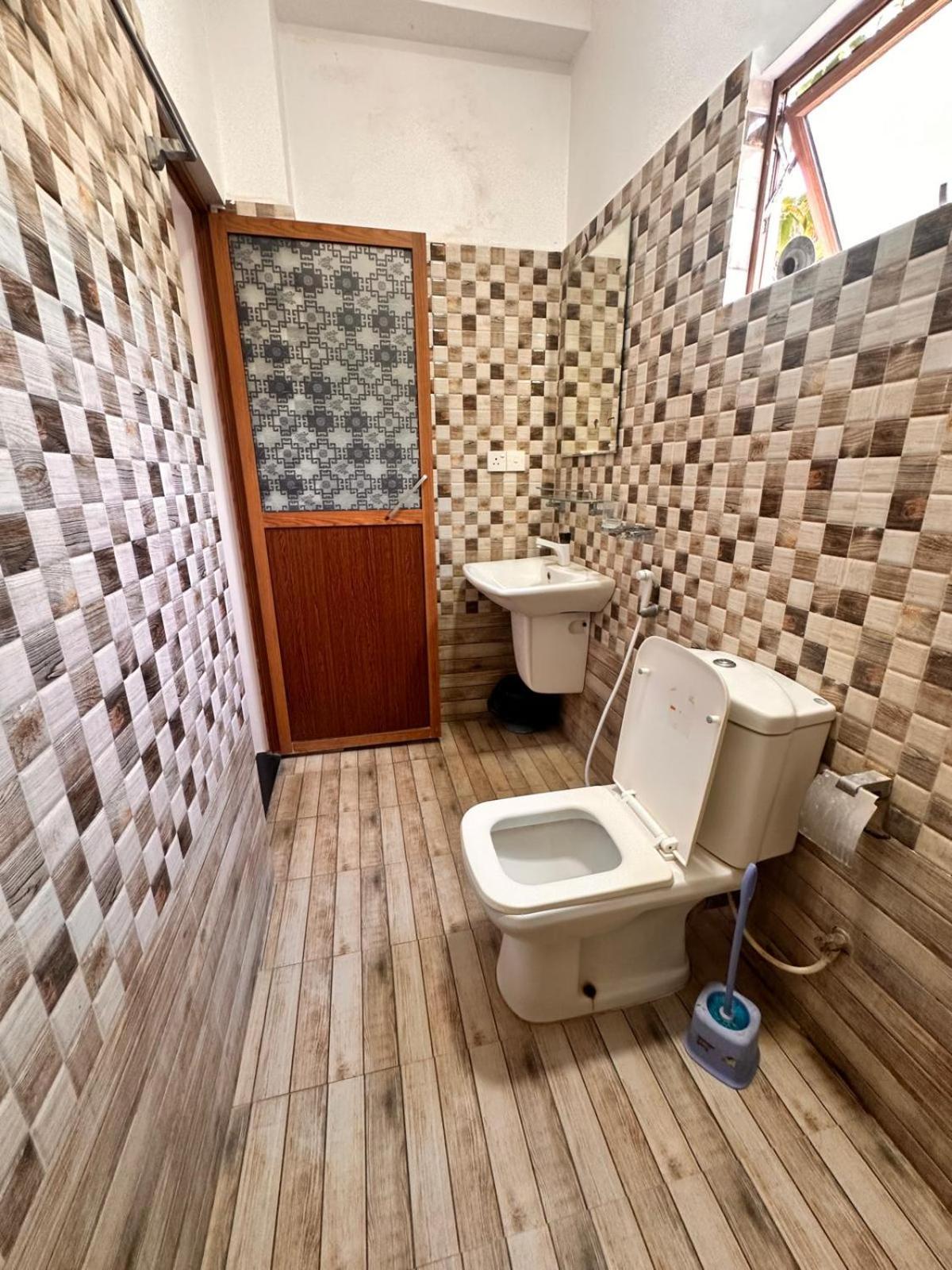 Holiday Villa Тринкомалі Екстер'єр фото